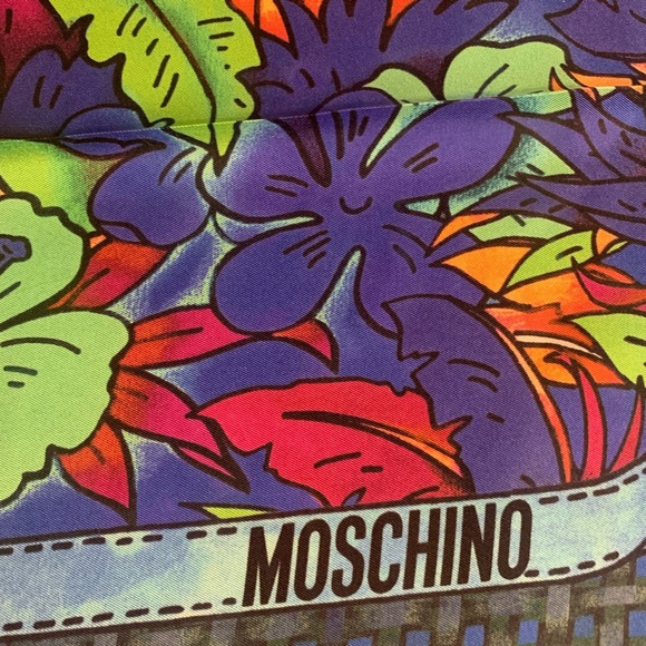 Moschino scarf - Picture 3 of 4